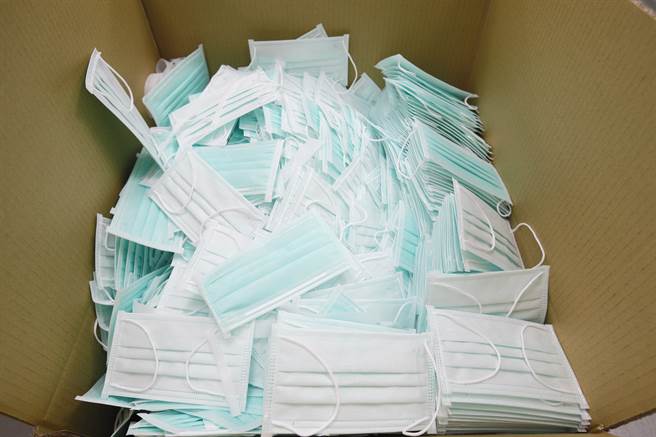 家人抢健保卡买口罩 正妹爆气回击(图/中时资料照片 张铠乙摄)