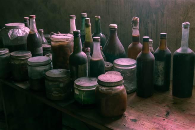 人舌装罐藏家中 教授被逮称：早忘记(示意图/达志影像)