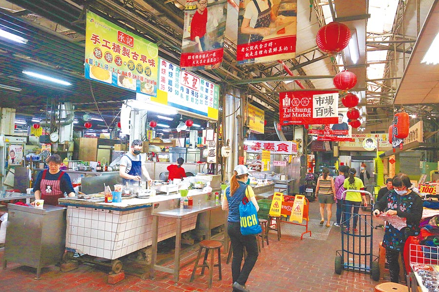 新冠肺炎疫情衝擊台灣經濟，以零售、會展、商圈、夜市及傳統市場等5大內需服務業首當其衝。（陳世宗攝）
