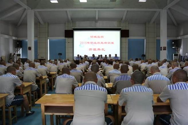 监狱里服刑罪犯生活区域密集，在团体生活中非常容易传播疾病，与军队相同，一旦发生疫情都相当严重。图为山东任城监狱。（图／任城监狱资料图片）