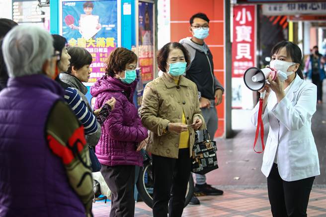 口罩外套有用吗？网曝实际效果(图/中时资料照片 邓博仁摄)