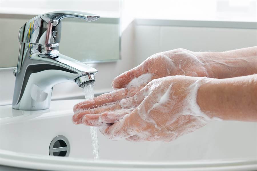 防疫也要勤洗手。（圖／Shutterstock）