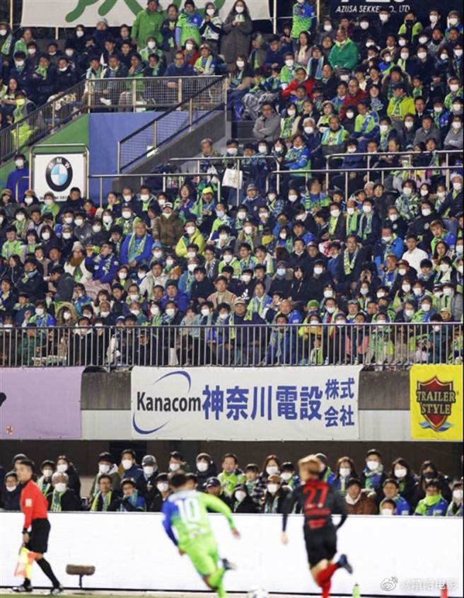 日本15000球迷戴著口罩觀賞球賽，在全球來說也絕無僅有。（圖／網路）