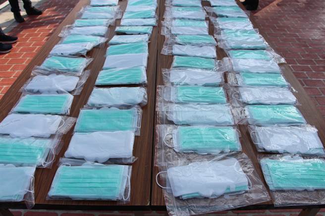 她爽挖出一盒新口罩 打開看悲劇了(圖/中時資料照片 何冠嫻攝)