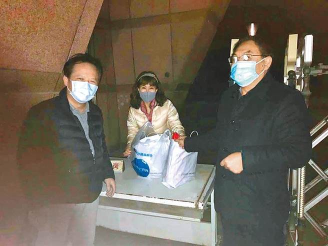 海基会、台商协会、郑州台办日前合作，千里送药给湖北荆门的白血病少年。（图片摘自海基会秘书长姚人多脸书）