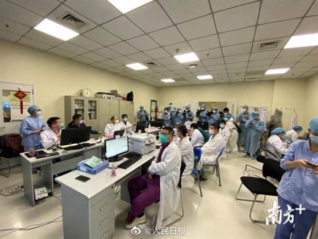 针对仅有的一例四川成都新冠肺炎患者二次感染事件，锺南山在广东支援湖北医疗队远程会诊时表示，这只是机率很小的事件，不能代表什么。（图／微博@人民日报）