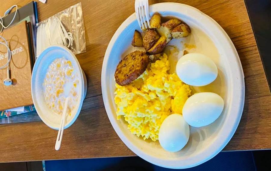 劉致榮覺得早飯很簡單，一次吃3個蛋營養應當足夠了。（取自劉致榮臉書粉絲專頁）