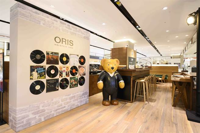 Oris Watch & Coffee 全球首間複合式專賣店遠百信義A13盛大開幕。(圖/品牌提供)