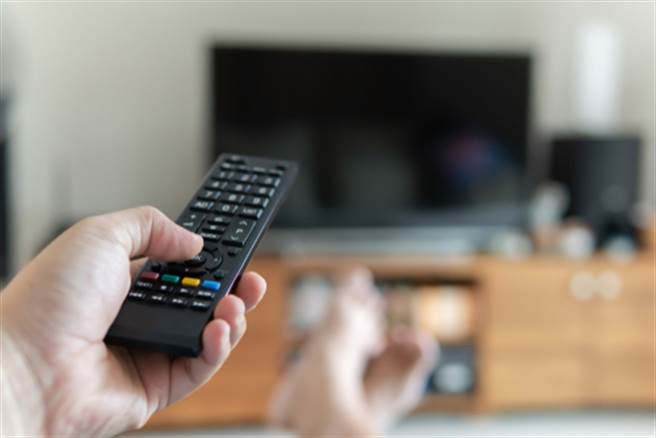 女兒鏡頭前玩父下體 節目播出網戰翻(示意圖/達志影像)