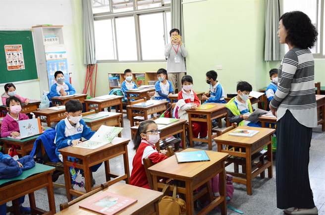 面對新冠肺炎疫情，屏縣宣布縣屬各級學校暫緩辦理校外教學活動。(林和生攝)