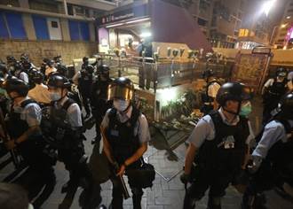 香港疫情未歇 反送中再起 警方射催淚彈驅散