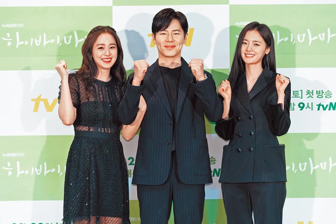 金泰希（左起）、李奎炯、高甫潔主演的新戲恢復正常拍攝。（Netflix提供）