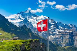 瑞士為何能永久中立？沒人惹得起