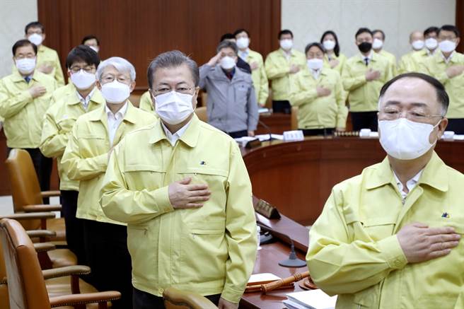 韩国3日正式对新冠肺炎病毒宣战。（图／美联社）
