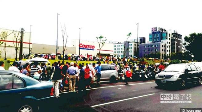 不少人觉得住家附近有家乐福胜过有好市多，因为好市多容易造成塞车，生活品质变差 (图／本报资料照、龙益云摄)