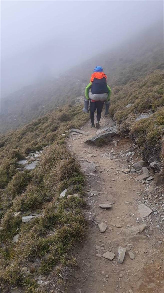 嘉明湖瓦斯罐氣爆山屋清潔員暖心揹回山友 社會 中時