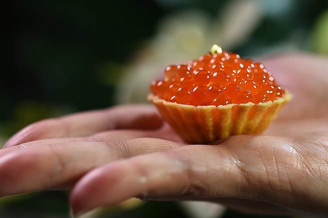 近日一位民眾竟将价格不斐的鲑鱼卵下锅煮熟，更透露熟鲑鱼卵的味道像「鱼眼睛」。（本报系资料照／姚舜摄）