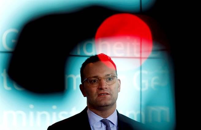 德国卫生部长史巴恩4日打脸世界卫生组织秘书长谭德塞，指出新冠肺炎已经全球大流行。（资料照／路透社）