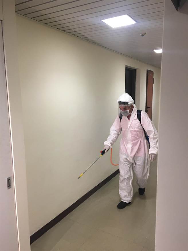 國家表演藝術中心今早已開始對場館消毒。（國表藝中心提供）