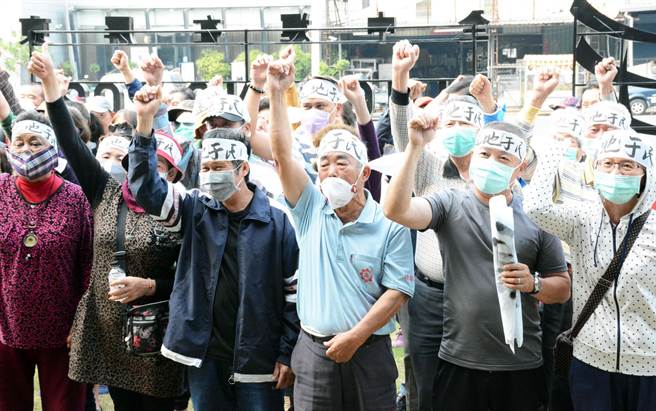 屏縣規畫體育園區現地農民舉布條抗議 生活 中時