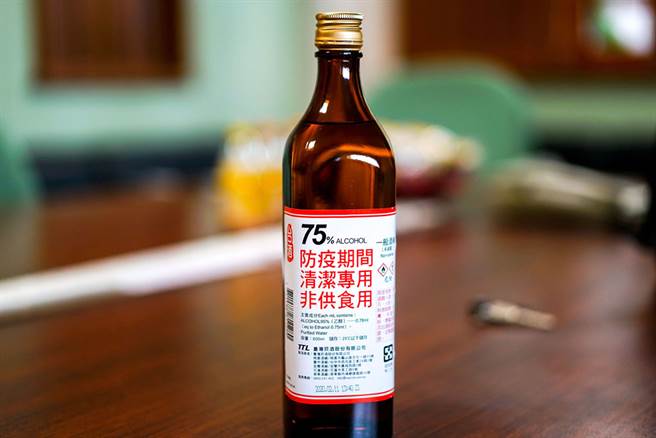 同事「酒精＋水」拖地 內行曝恐怖下場（圖／李忠一攝）