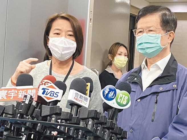 台北市副市长黄珊珊6日疫情说明会后宣布，下周开始人事处和研考会将率先试办「居家办公」。（游念育摄）