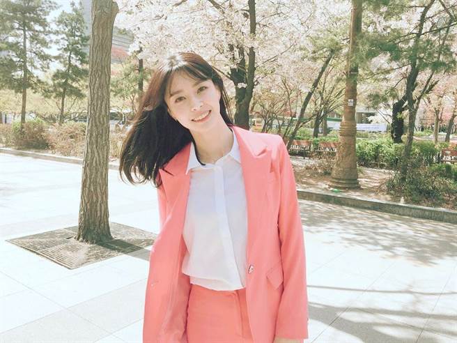 权娜拉的美貌相当亮眼。（图／翻摄自权娜拉IG）