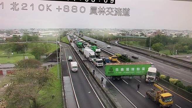 彰化國道1號北上貨櫃車翻車回堵近8公里 生活 中時
