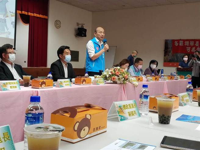 高雄巿长韩国瑜11日出席新兴区里业务会报。（曹明正摄）