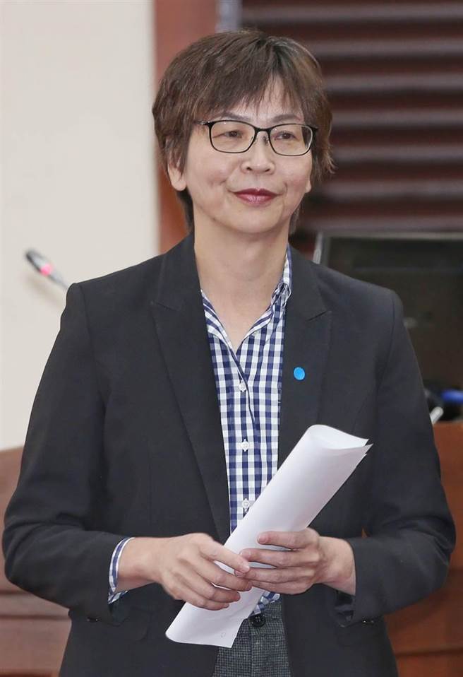 民眾党中央委员张益赡与民眾党团助理蔡宜芳遭周刊爆料，2人多次私下约会，并被目击在车上激吻。民眾党立委蔡壁如（图）坦言，这件事确实影响到党的形象，没想到选举时分配的保母太尽责了，进展到这样程度，后续会讨论如何改善保母制度。（王英豪摄）