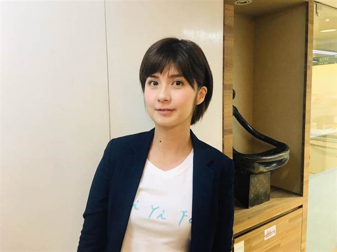 之前代表民眾党参选立委的蔡宜芳，身材姣好、外型亮丽，有「爆乳甜姊儿」之称。(资料照/张颖齐摄）