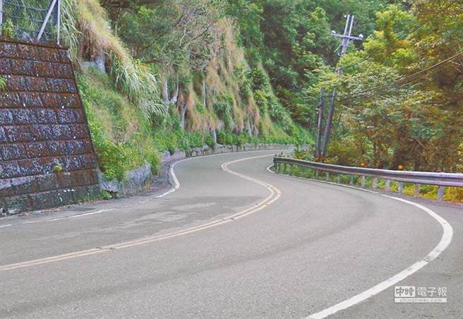 北宜公路沿路偏僻，山凹纵横，杂草丛生，舞女分尸案就被弃尸在深谷中，头颅则扔到垃圾车载走，迄今没有寻回。。（本报系资料照片）