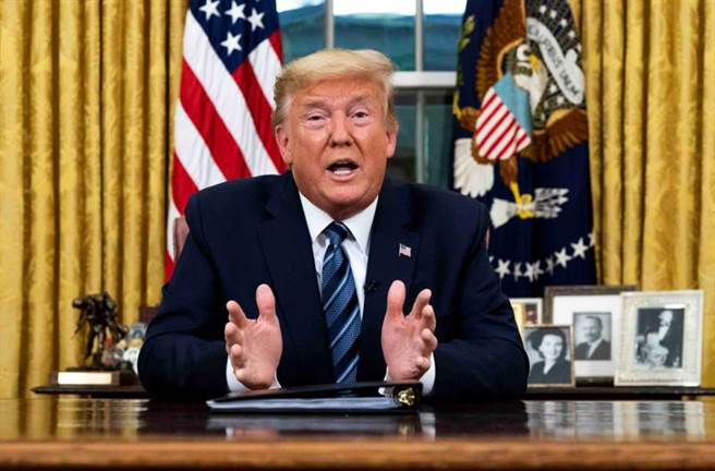 美國總統川普11日在白宮宣佈，除了英國和愛爾蘭之外，從13日凌晨起30天內，美國將暫停26個歐洲國家人到美國。（路透）