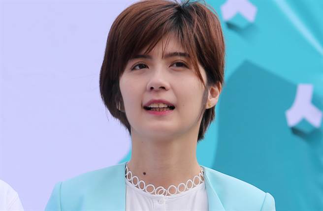 爆乳甜姐儿蔡宜芳（见图）跟已婚张益赡上摩铁被被周刊拍到，民眾党被酸是「揉、性开放、性多元、性政党」 。（中时资料照）