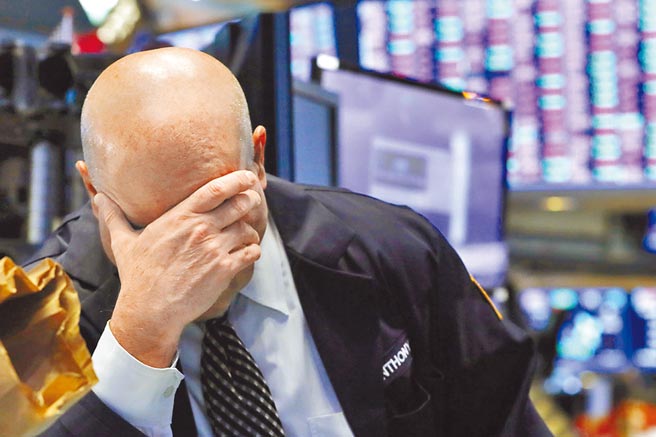 新冠肺炎疫情在美国蔓延，对股市、经济而言是「雪上加霜」。（美联社）