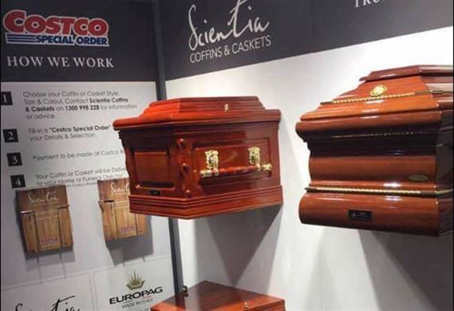 澳洲好市多也直接陈列棺材。（图／翻摄自脸书社团《好市多商品经验老实说》）