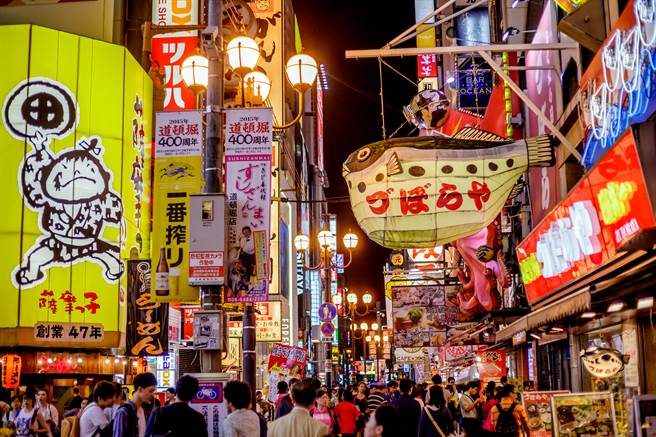 防疫推特价优惠 广告字体却让人毛骨悚然(示意图/达志影像)