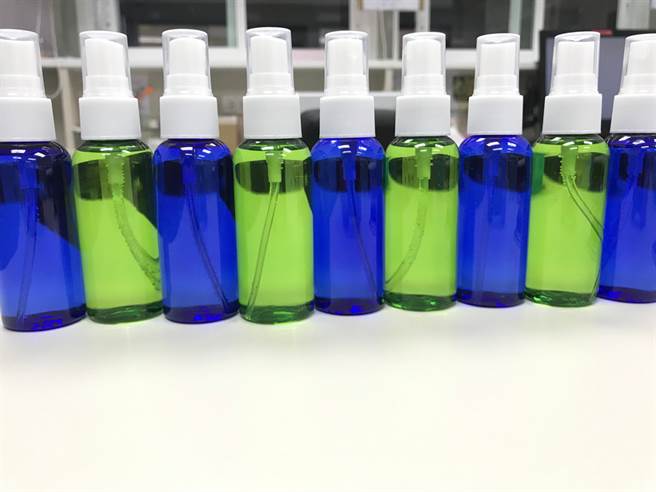 全球疯抢防疫物资，美国一名男子竟囤积1.7万瓶乾洗手，以一瓶2000元台币高价转售。(示意图/达志影像)