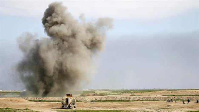 美軍駐伊拉克的貝斯瑪亞基地遭到火箭轟炸，目前沒有人出面承認。(圖/路透社)