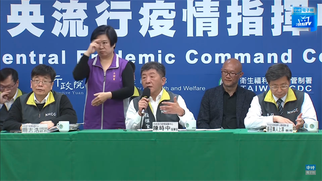 确诊暴衝「全面停课比较好？」 网揭台人劣根性下场惨。图为18日中央流行疫情指挥一口起宣布新增23例确诊个案，总计来到100例。(图/中时电子报)