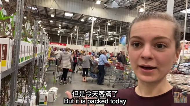 美国好市多也客满，平常都没人。(图／取自莫彩曦Hailey的YouTube)