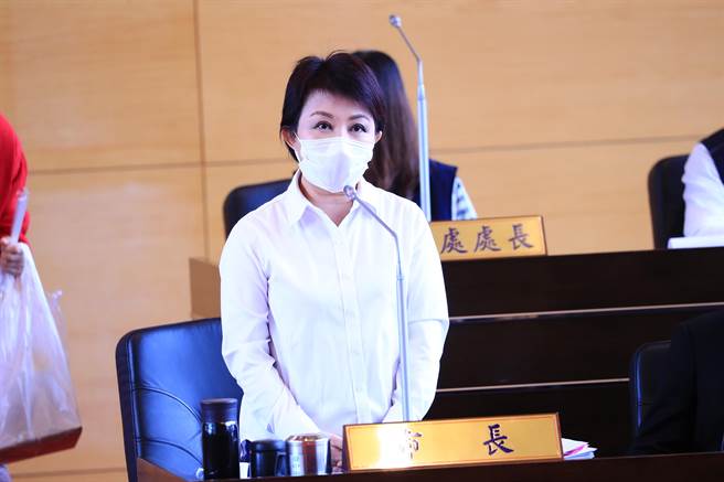 台中市长卢秀燕说，中市都发局长「居家办公」降低风险，一切依照SOP落实防疫措施，加强管制工作。（陈世宗摄）