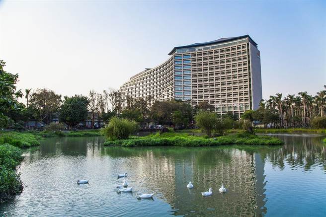 松山文创园区脸书粉专16日却紧急PO出园区内老鸭「松菸南霸天」的寻「鸭」启示，表示老鸭急需要到医院回诊，却在这几天突然失踪。（诚品行旅提供）