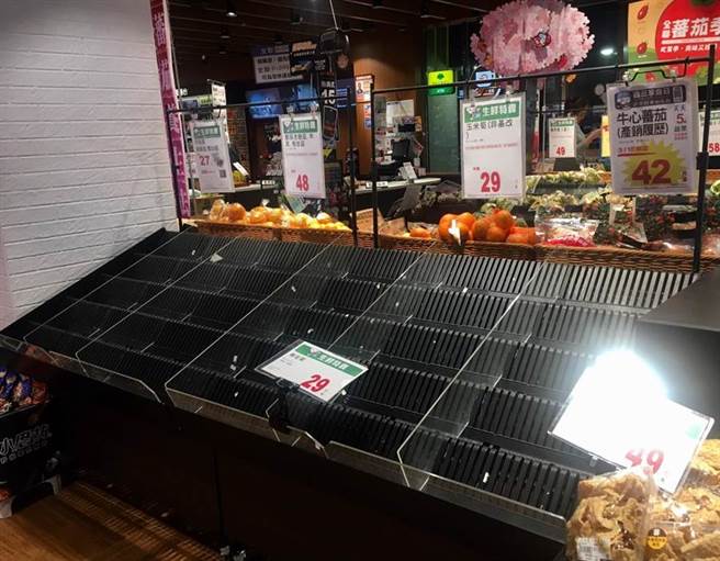 除了卫生纸，生鲜蔬果也成为民眾抢购目标 (图／资料照、郭家崴摄)