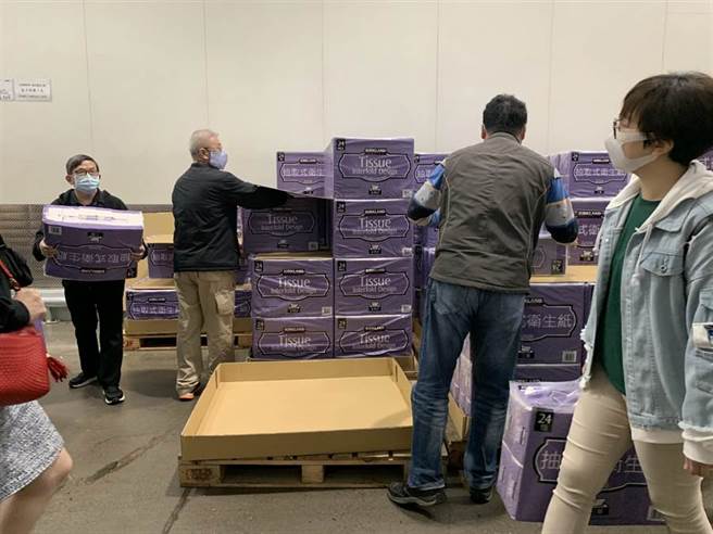 新冠肺炎持续扩散，全台民眾疯狂抢购物资囤货，也再度上演卫生纸之乱3.0 (示意图／本报资料照、叶书宏摄)