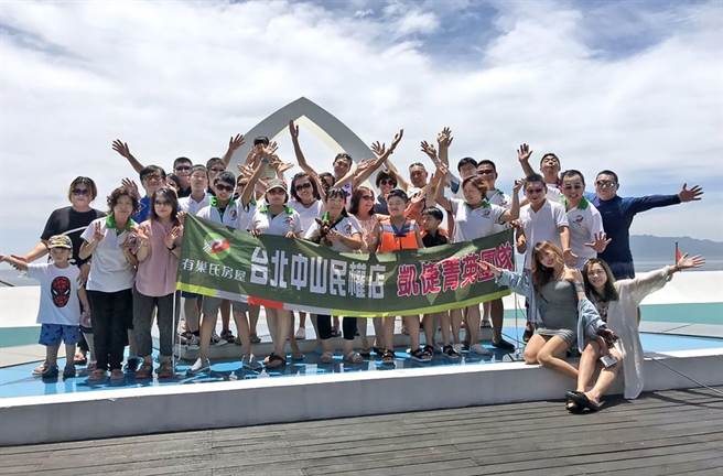 有巢氏房屋的分享文化和数位工具，加速台北中山民权加盟店全店人员服务和成交效率，年年改写业绩纪录。