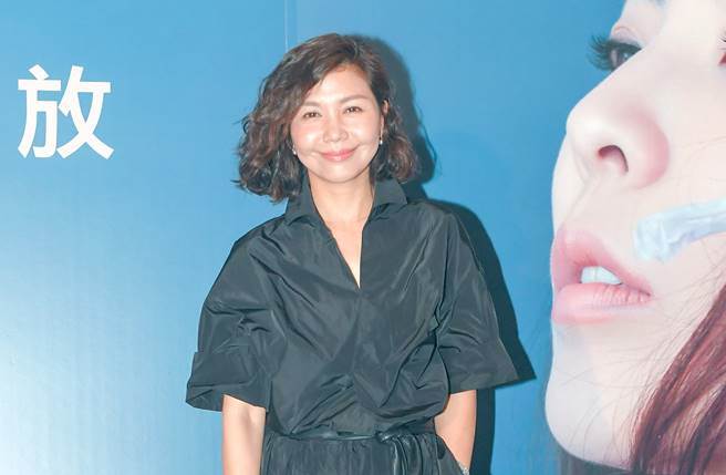 于子育在脸书分享卖场货架的商品状况。（图／本报系资料照片）