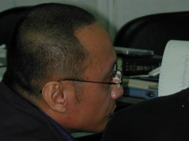 杀害焚尸蔡燕良的犯嫌王姓嫌犯向警方供述案情。(中时资料库)