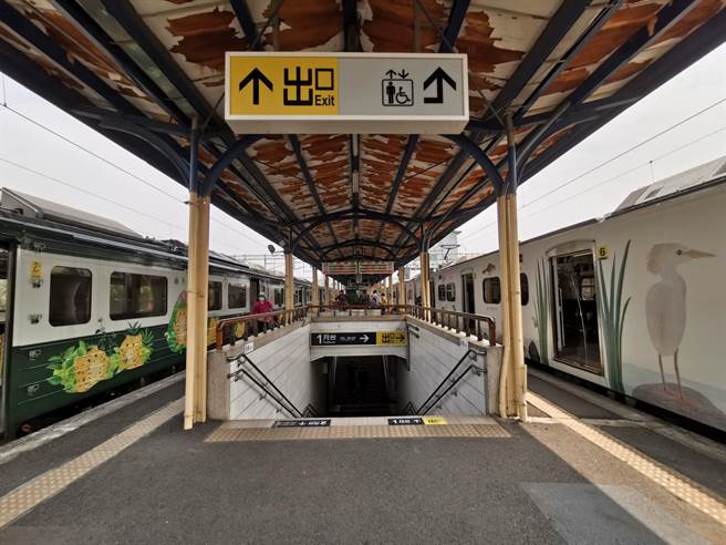 今天二水站由彩繪列車《里山動物列車2.0》帶《里山石虎號》出場，鐵道迷林小姐說，今天可以一次看到兩台彩繪列車，機會相當難得。