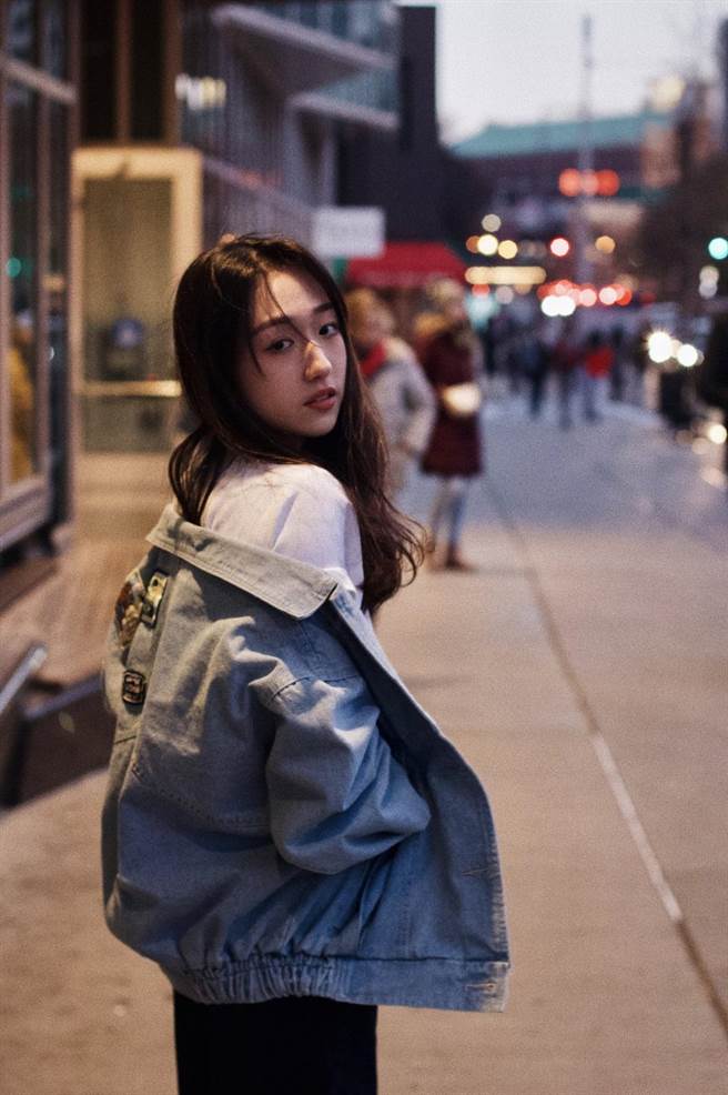 李翊君爱女王敏淳推出全新单曲〈和你一起〉。（鲔鱼肚影音提供）